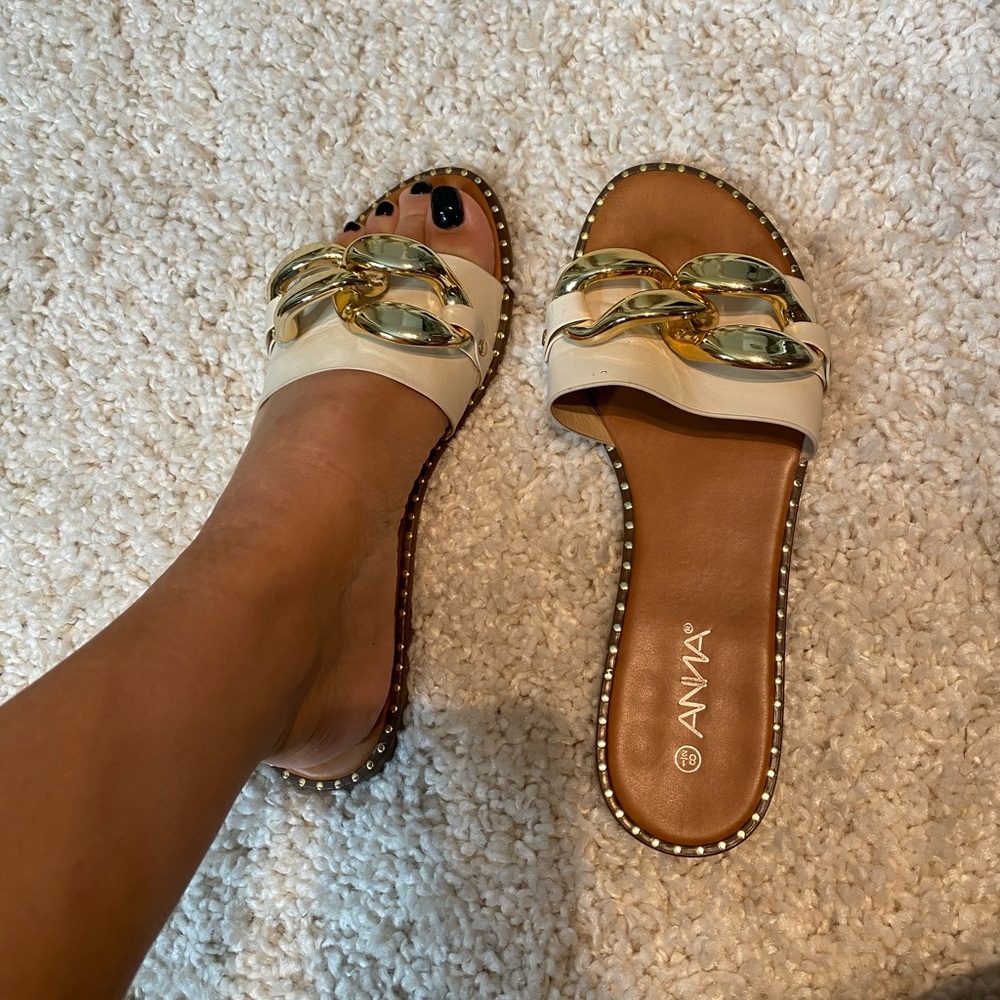 Flats - Picture 2 of 4